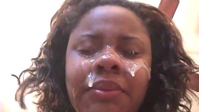 Ragazza brasiliana nera si fa sborrare in faccia dopo il sesso anale con un grosso cazzo