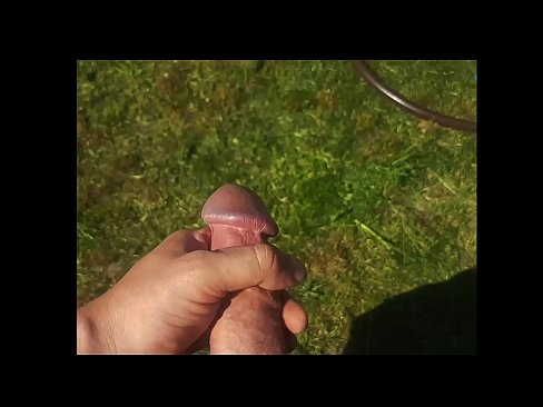 ❤️ Hot hottie si fa scopare la figa rosa e sborra con uno squirt in un giardino estivo Sessoal it.naughtyhentai.ru ❌️