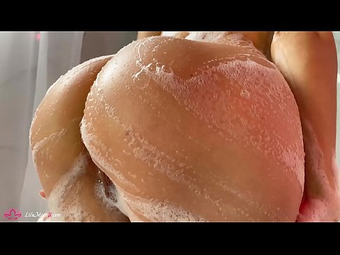 ❤️ Brunetta masturba la figa con il vibratore fino ad un intenso orgasmo sotto la doccia Sessoal it.naughtyhentai.ru ❌️