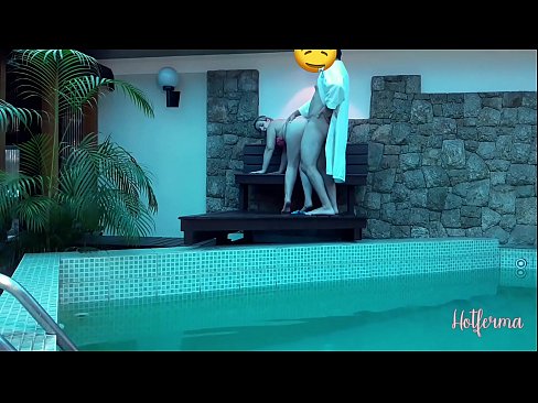 ❤️ Il capo invita la cameriera alla piscina, ma non poteva resistere a un caldo Sessoal it.naughtyhentai.ru ❌️
