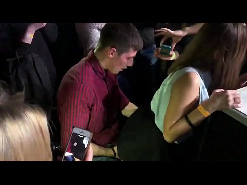 ❤️ Sesso reale in un nightclub russo. Ragazza russa di 18 anni nell'ano e nella vagina scopata in un nightclub Sessoal it.naughtyhentai.ru ❌️