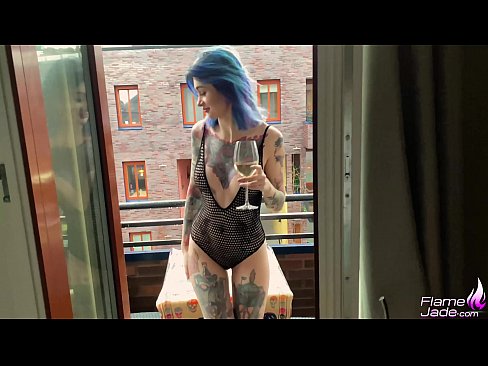 ❤️ Ragazza tremenda che succhia con un gulp e scopa appassionatamente sotto il cielo aperto Sessoal it.naughtyhentai.ru ❌️